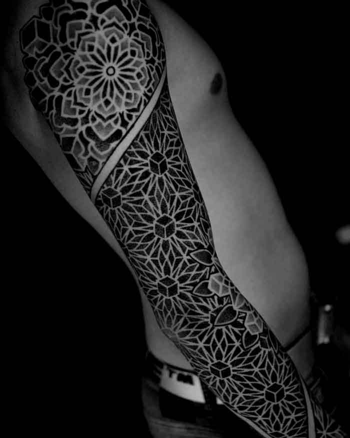 tatuaggio braccio geometrico