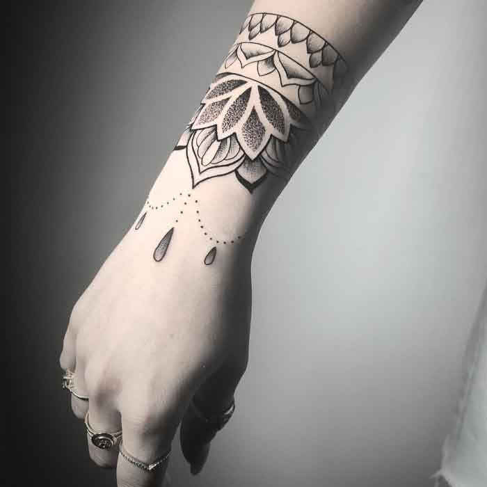 mandala braccio donna tattoo