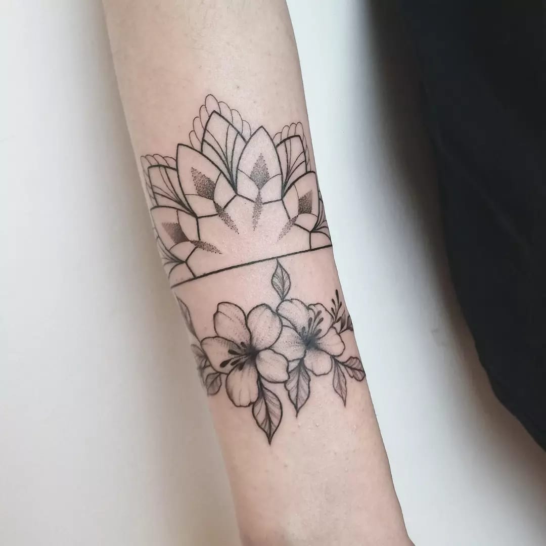 tatauggio mandala fiori