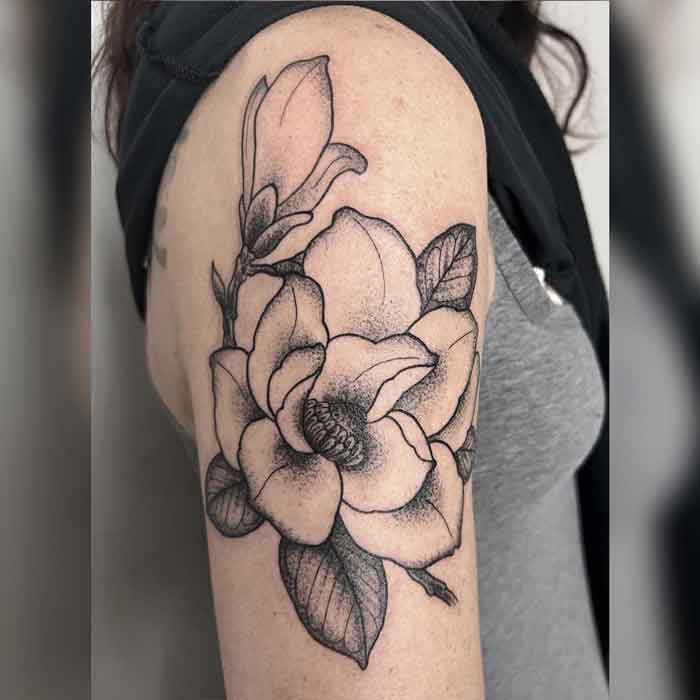 tattoo fiore blackwork