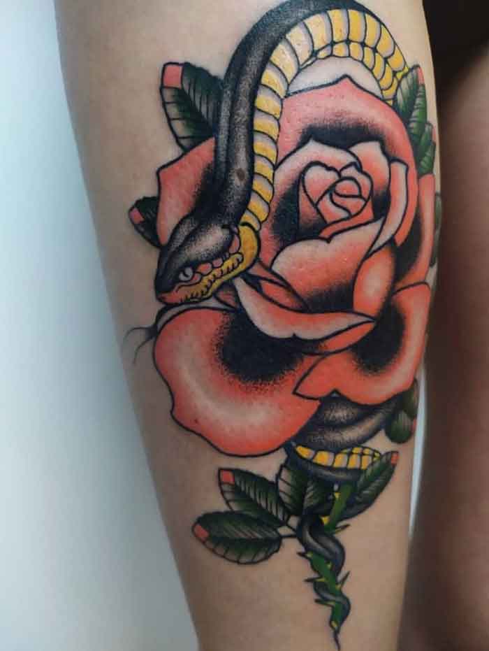 tattoo rosa serpente