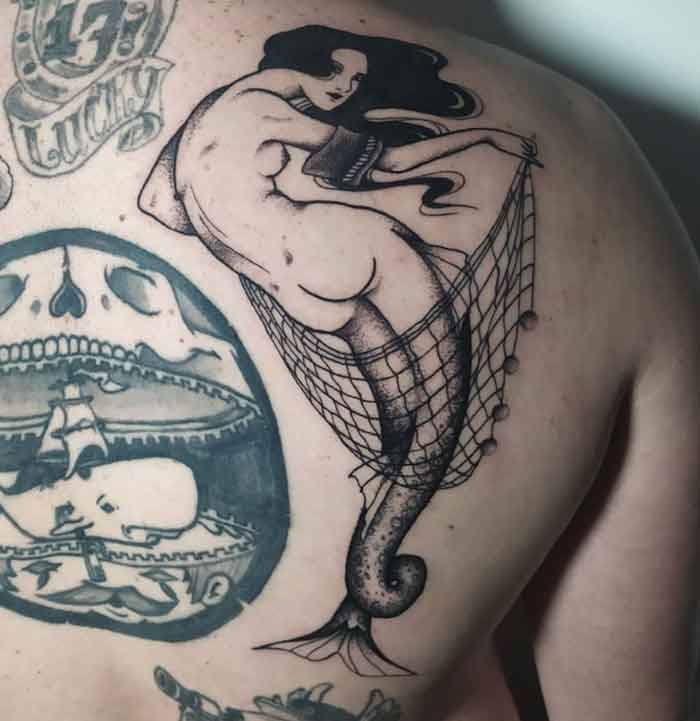 tattoo sirena blackwork