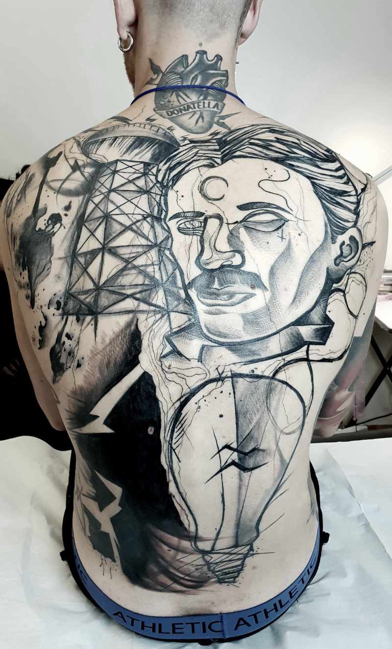 tatuaggio astratto schiena